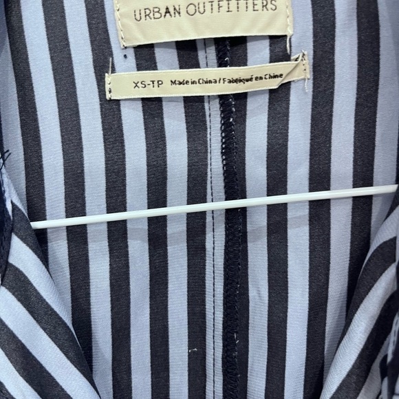 2/40$URBAN outfitters xs long sleeve bottom down shirr stripe - Picture 2 of 5